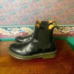 Dr. Martens Chelsea Boots 2976